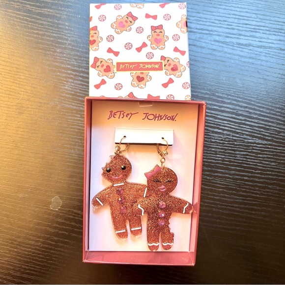 Gift Boxed-Betsey Johnson-FUN Gingerbread Cookie Couple-Acrylic Dangle Earrings - Picture 2 of 3